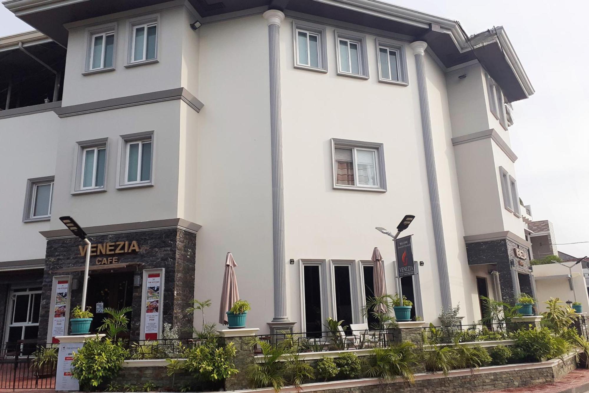 เวเนเซีย สวีท โฮเต็ล อิโลยโล Hotel อีโลอีโลซิตี้ ภายนอก รูปภาพ