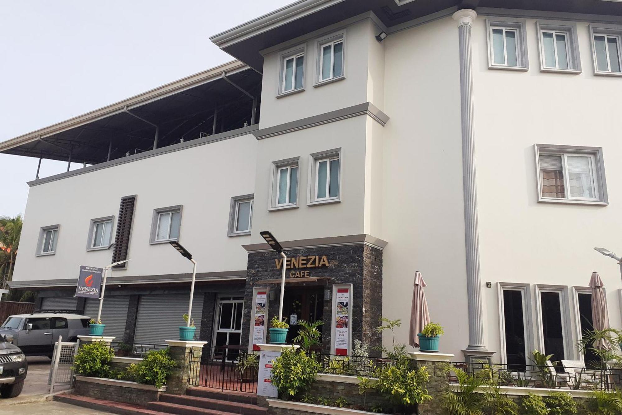 เวเนเซีย สวีท โฮเต็ล อิโลยโล Hotel อีโลอีโลซิตี้ ภายนอก รูปภาพ